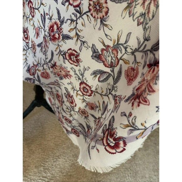 Ann Taylor LOFT Floral Print Raw Hem Scarf Shawl Beige Red Purple 26X74 NWT - Picture 4 of 7